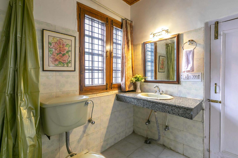 Bathroom 2, StayVista at Raas Villa, Solan