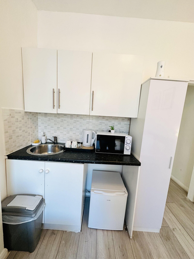 Others, Immaculate 1-bed Studio in London, London