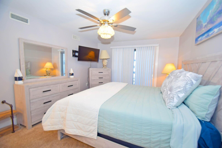 Room 5, The Chateau 101b 2 Bedroom Condo by RedAwning, Worcester