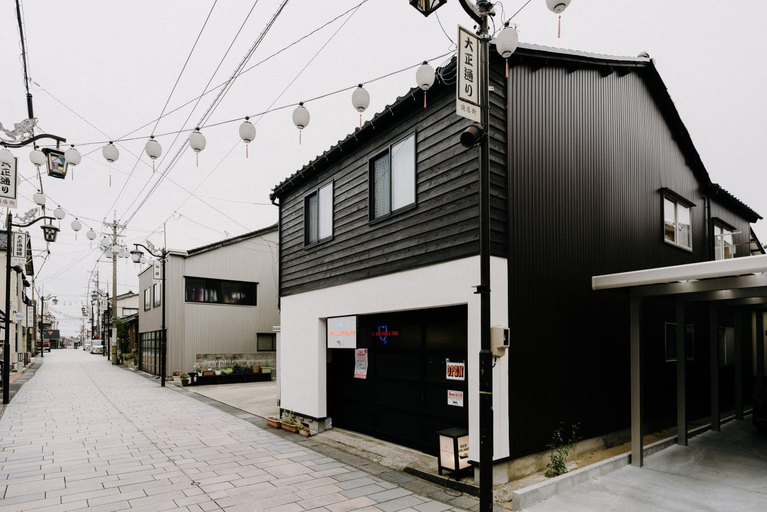 Exterior & Views