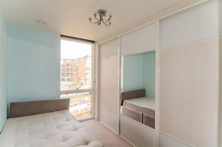 Bedroom 3, Luxury 3-bed Top Floor Penthouse in Brentford, London