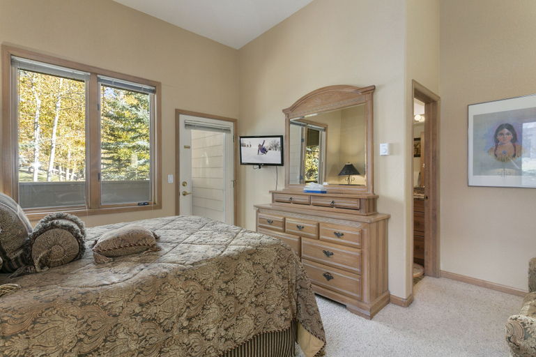 Room 4, Sunvail Condos 31e 3 Bedroom Condo by RedAwning, Eagle
