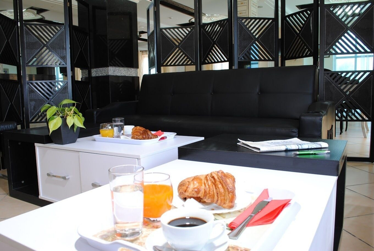 Food & Drinks 4, Maraval Hotel Oran, Oran