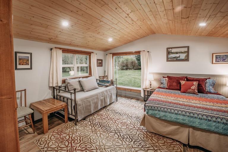 Bedroom 4, 71mf- Rustic - Pets Ok - Sleeps 4 1 Bedroom Cabin by RedAwning, Whatcom