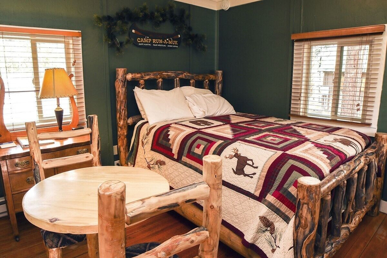 Bedroom 5, Triple R Cottages: 4 1 Bedroom Cabin, Larimer