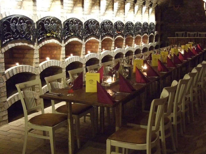 Food & Drinks
