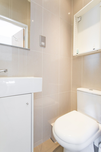 Bathroom 3, Amber Residence Hotel, London
