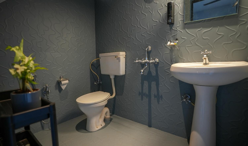 Bathroom 4, Sortby Stays , Vagator, North Goa