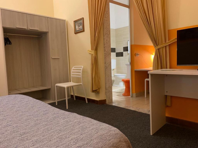 Bedroom 3, Hotel Annunziata, Massa Carrara