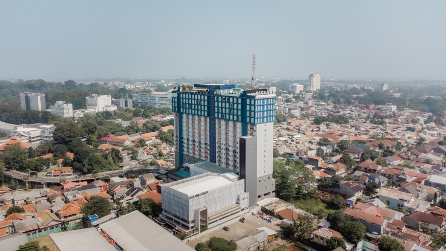 Exterior & Views 18