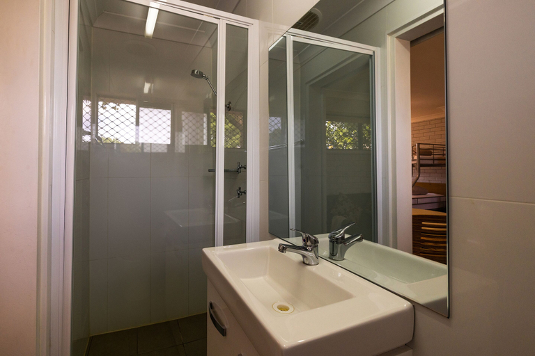 Bathroom 5, NRMA Dubbo Holiday Park, Dubbo - Pt A