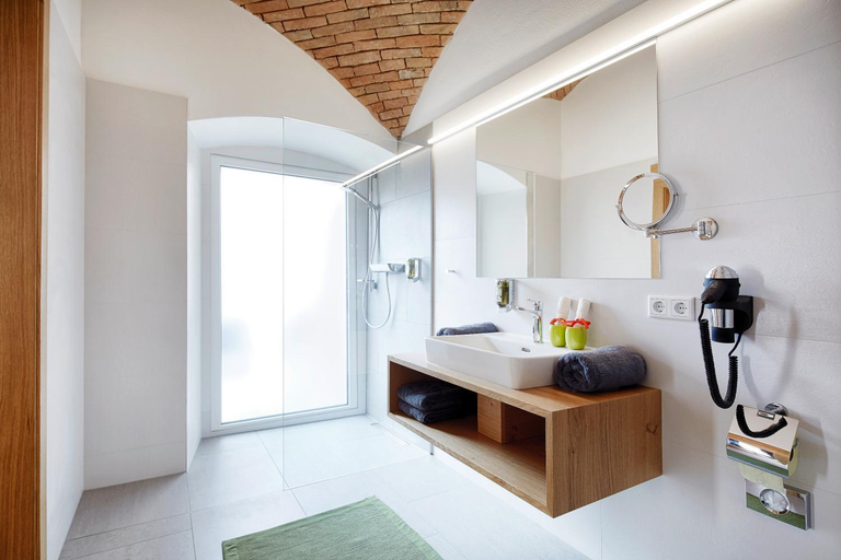 Bathroom, Brucknergut, Linz Land
