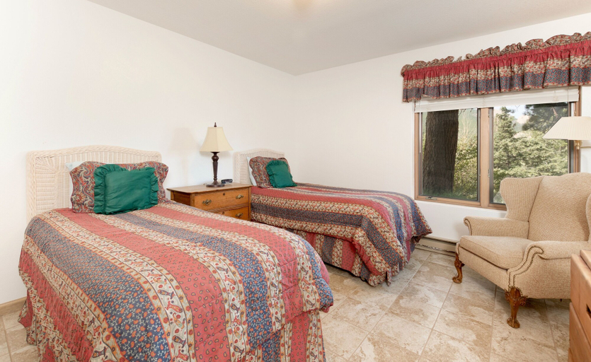 Room 3, Adams Vacation At Windcliff 2 Bedroom Home by RedAwning, Larimer
