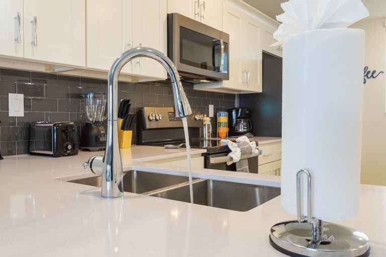 Private kitchen 4, Stunning 2Bd Apto Close to Disney Storey Lake 105 3171, Osceola