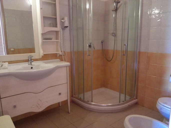 Bathroom, Hotel Acquasanta, Latina