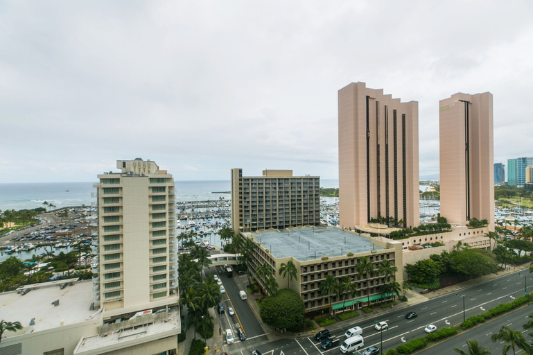 Exterior & Views 2, Discovery Bay One Bedroom Condos with Kitchen & Free Wifi!, Honolulu