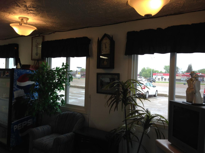 Others 4, Plains Motor Inn, Division No. 7