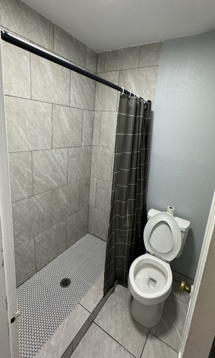 Bathroom 2, Budget Inn, Davidson