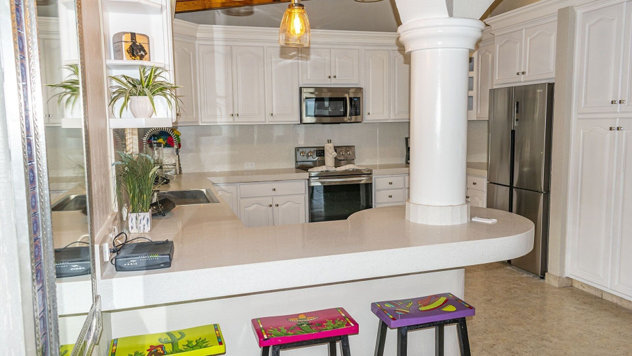 Private kitchen 4, Stunning 3 Bedroom Beach Villa on Sandy Beach at Las Palmas Beachfront Resort V-16 3 Villa by RedAwning, Puerto Peñasco