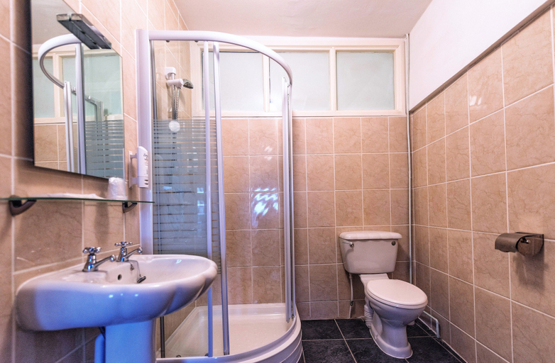 Bathroom 3, The Beaufort Hotel, Monmouthshire
