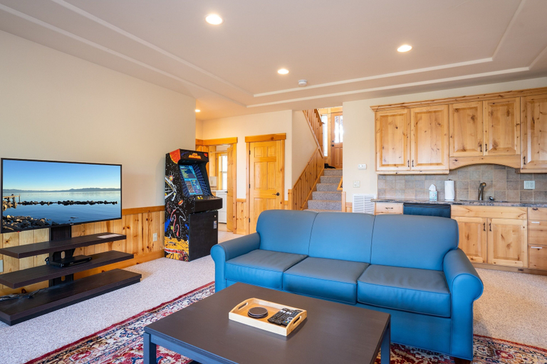 Living area 4, Tahoe Donner Pinnacle Loop Mountain 5 Bedroom Home by RedAwning, Nevada