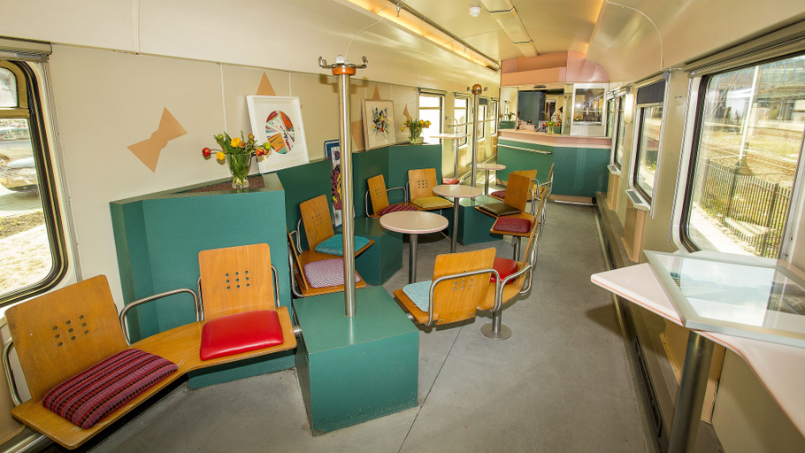 Lobby sitting area 5, Train Lodge Amsterdam - Hostel, Amsterdam