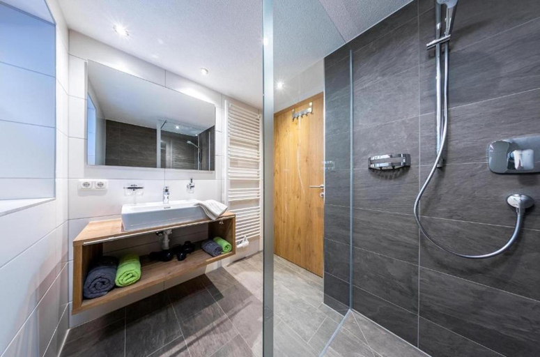 Bathroom, Haus Sabrina Rotpleiskopf, Landeck
