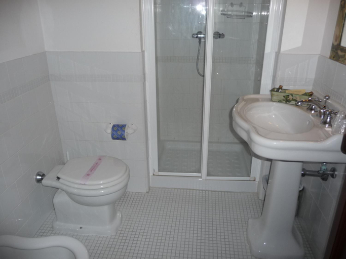 Bathroom 3, La Locanda del Borgo, Perugia