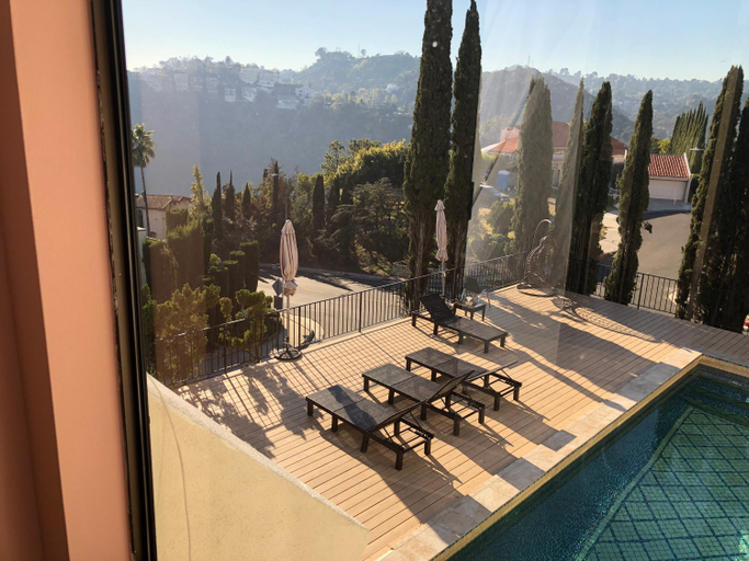 View 1, Hollywood Hills private room, Los Angeles