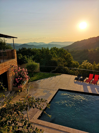 Sport & Beauty 2, Villa spacieuse avec piscine privee et vue montagne a Prades, Ardèche