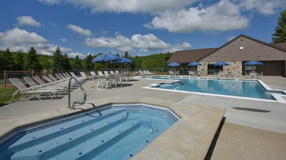 Sport & Beauty 3, Seven Springs Sunridge 3 BR Condo, Pet Friendly! by RedAwning, Somerset