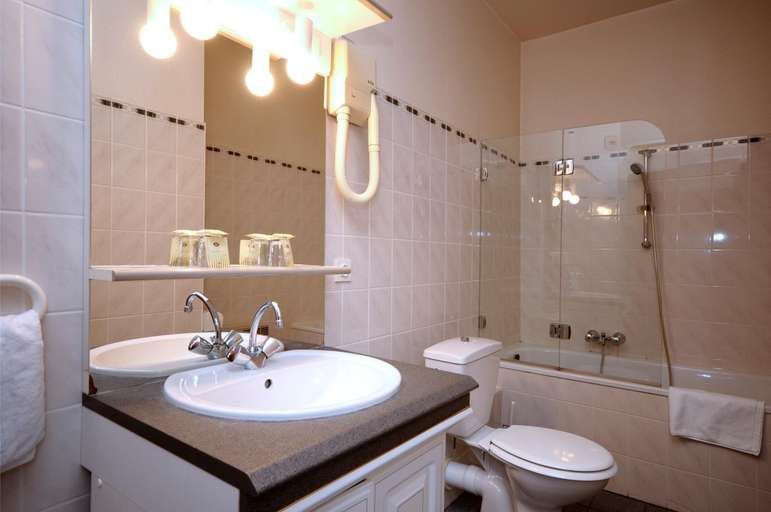 Bathroom 11