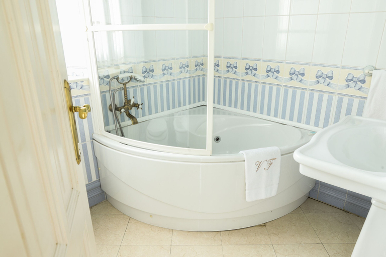 Bathroom 3, Apartamentos Villafresnedo, Cantabria