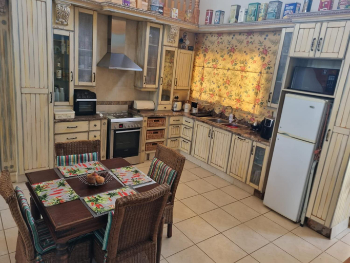 Others 5, La Maison Bed & Breakfast , Fezile Dabi