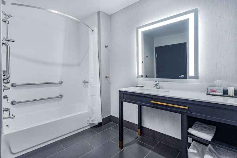 Bathroom 4, La Quinta Suites by Wyndham South Bend Notre Dame Area, Saint Joseph