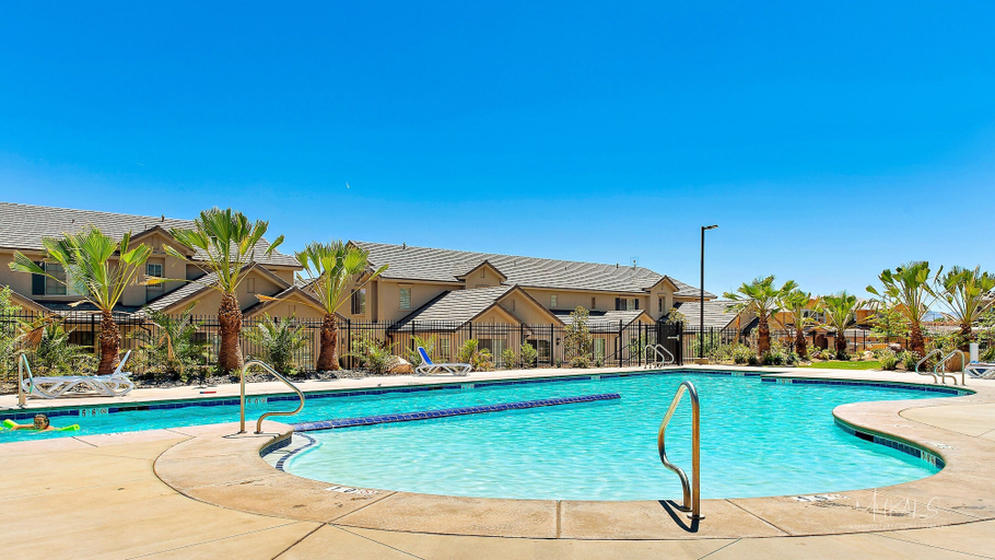 Sport & Beauty 5, Southern Adobe by RedAwning, Washington