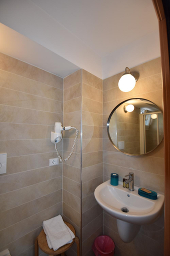 Others 4, Vassallo B&B, Roma