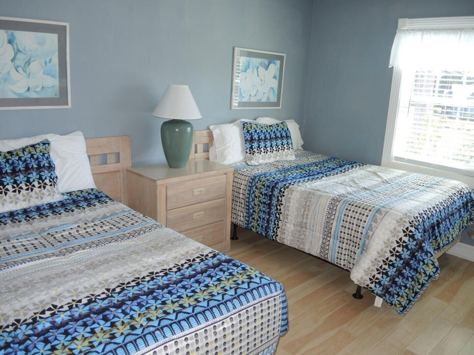 Room 2, 208 2 Bedroom Villa by RedAwning, Brunswick