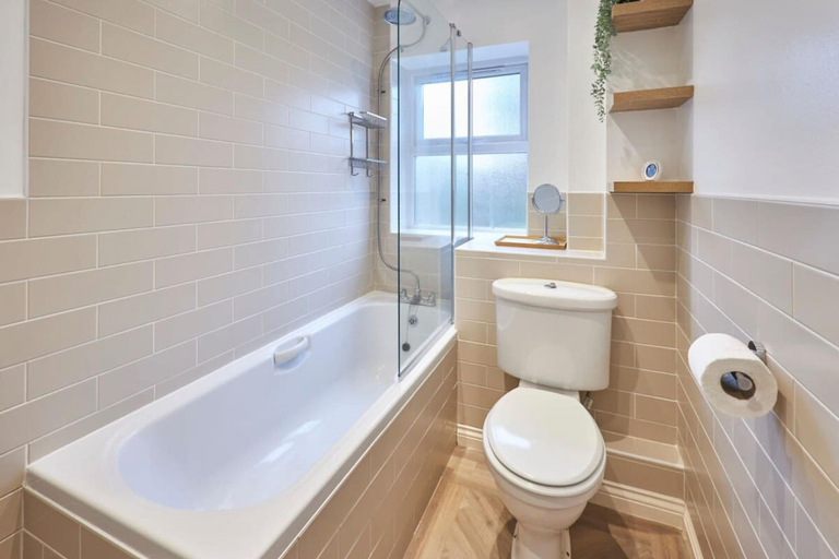 Bathroom, Host Stay Column Mews, Northumberland