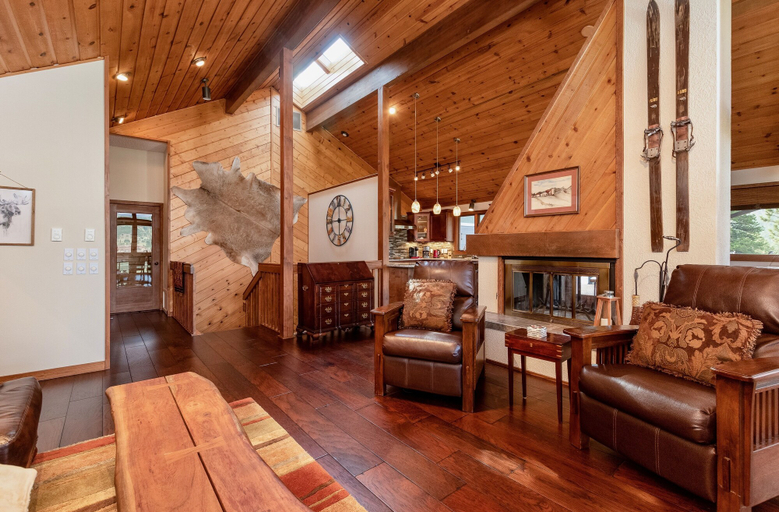 Living area 3, Herondale Luxury Vacation At Windcliff 3 Bedroom Home by RedAwning, Larimer