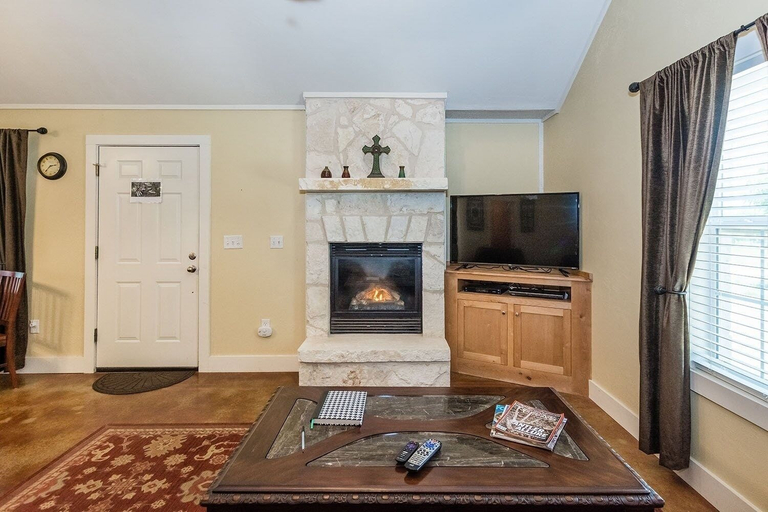 Living room 3, Celtic Studio Bedroom Cottage by RedAwning, Gillespie