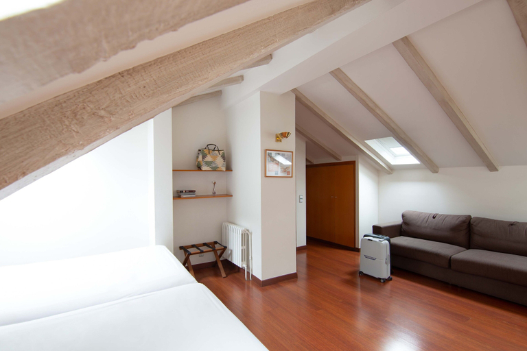 Bedroom 3, Hotel de l'Isard