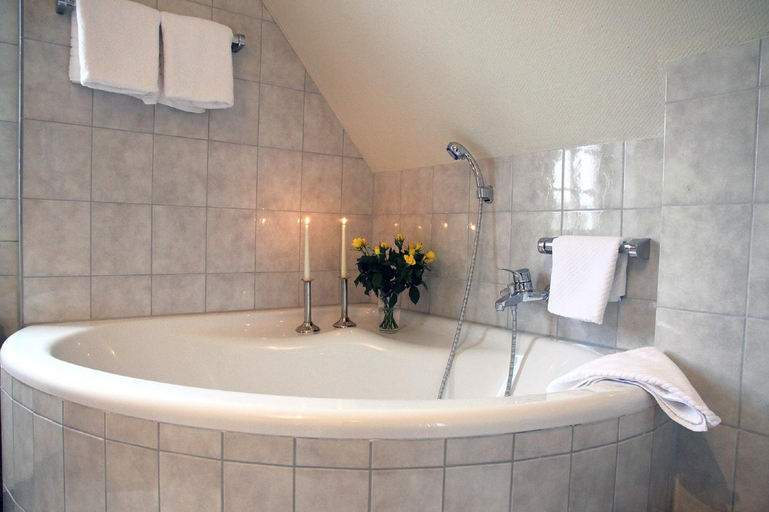 Bathroom 2, Hotel zur Altstadt, Siegen-Wittgenstein