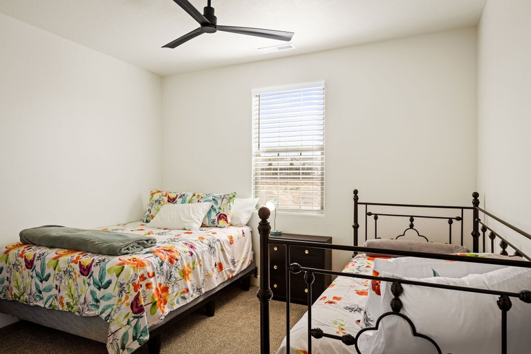 Bedroom 3, Hyatt Home by RedAwning, Washington