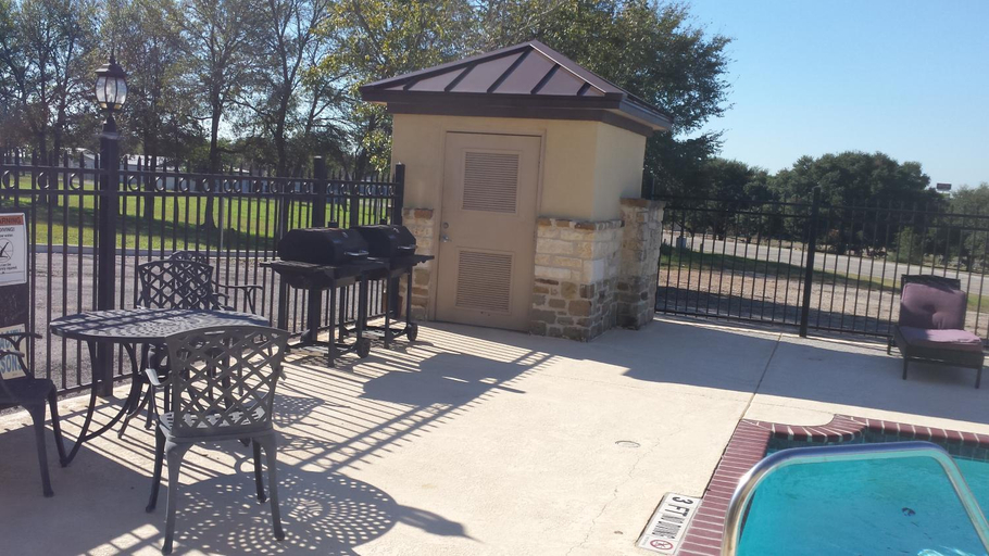 Others 5, Black Gold Inn, Lavaca