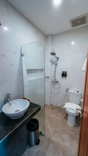Bathroom 11