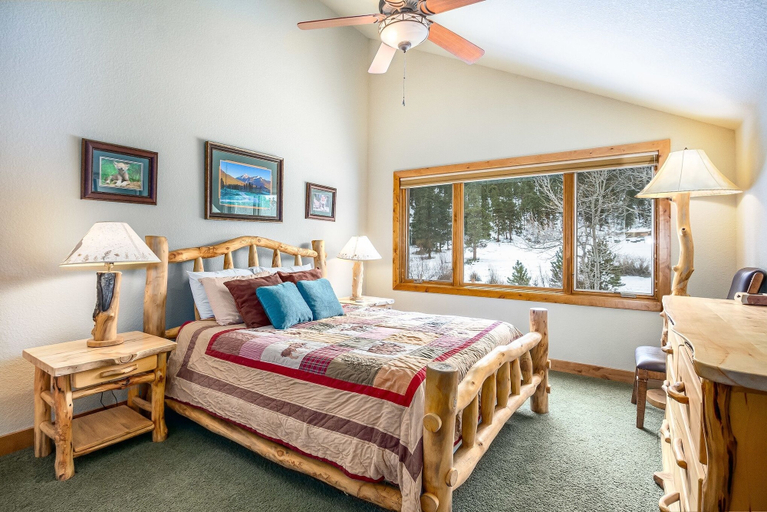 Room 5, Tranquility On The River Four -- Ev #6041 3 Bedroom Townhouse by RedAwning, Larimer