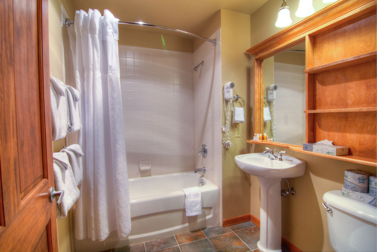 Bathroom 4, Zephyr Mountain Lodge, Grand