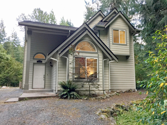 Exterior & Views 1, Mt Baker Lodging Cabin 62 Sleeps 6, Whatcom