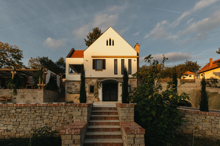 Others 4, Welcome House Eger, Eger